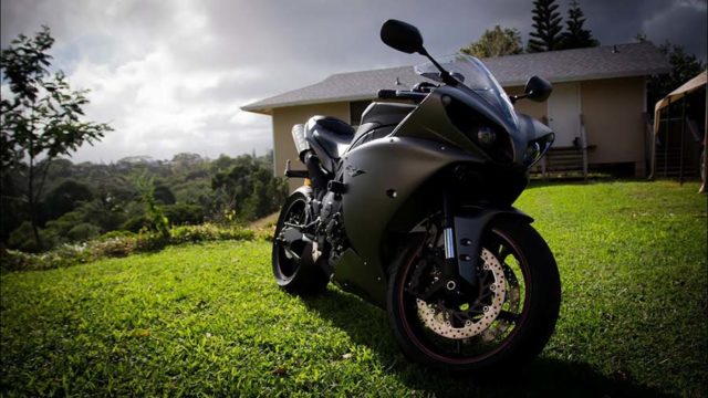 2013 Yamaha YZF R1 Review with Two Brothers Exhaust